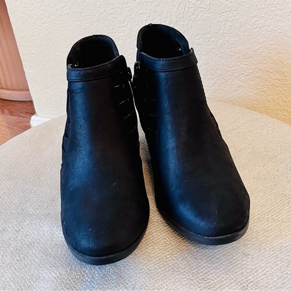 Soda Ankle Booties Black  6.5 excellent condition - Picture 2 of 8